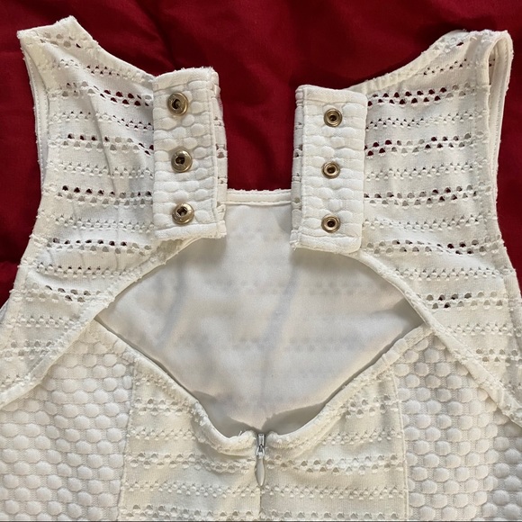 Marilyn Monroe NWT Off White Armless Peplum Top S - Picture 7 of 15